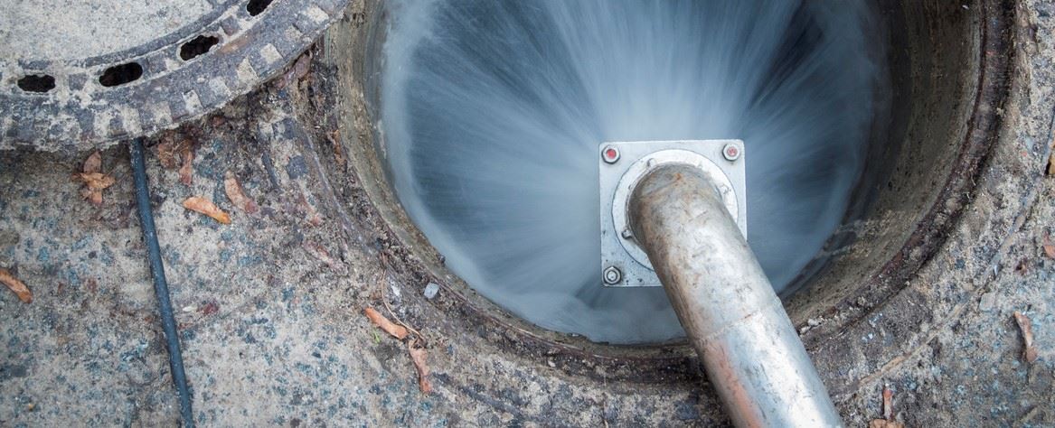 What’s the Difference Between Hydrojetting and Snaking a Drain?
